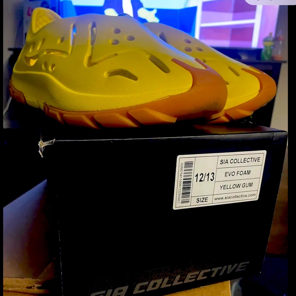 Sia collective Evo foam size 12/13 worn once perfect condition